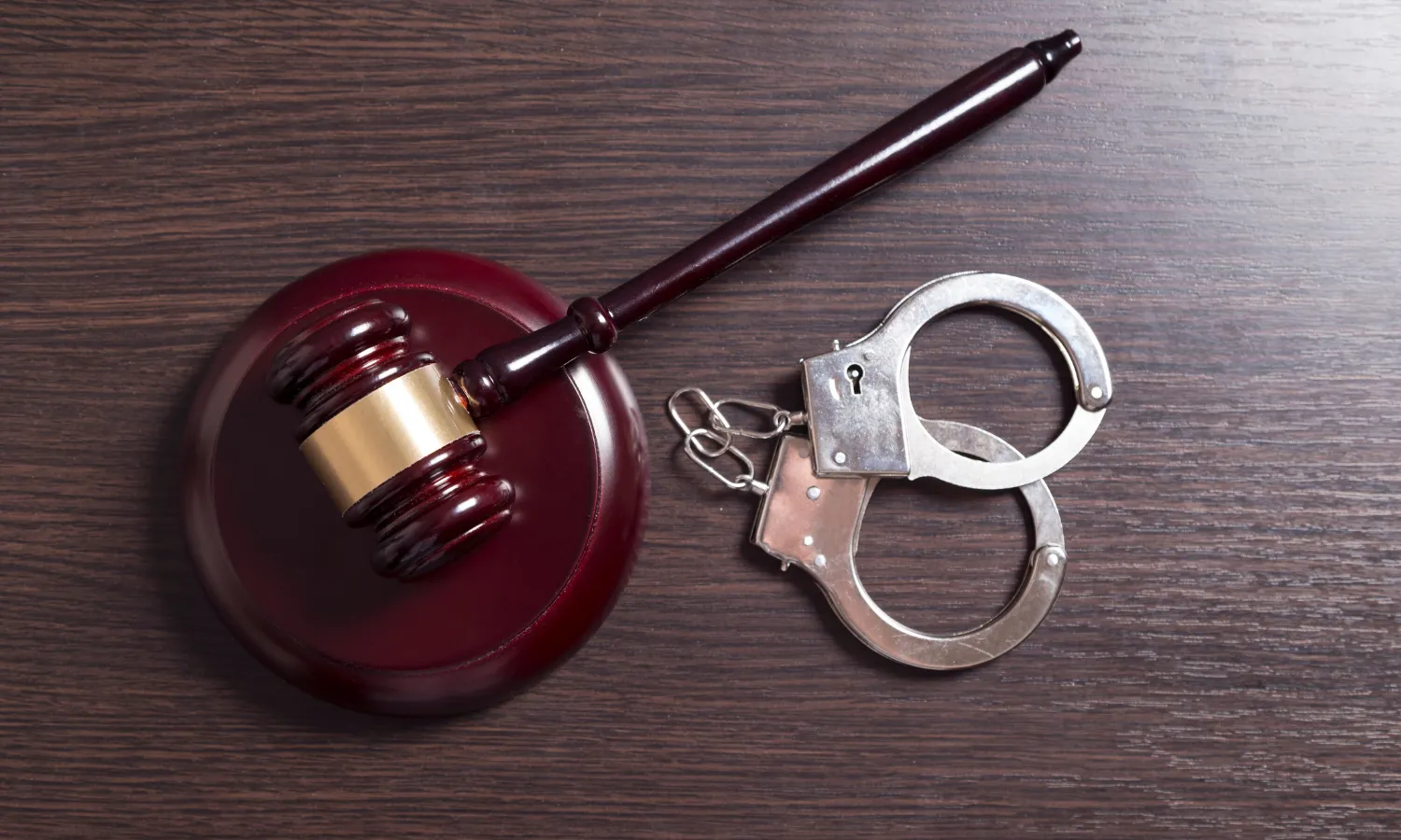 İzmir ceza hukuku süreçleri görseli — ceza davası, savunma, tutukluluk