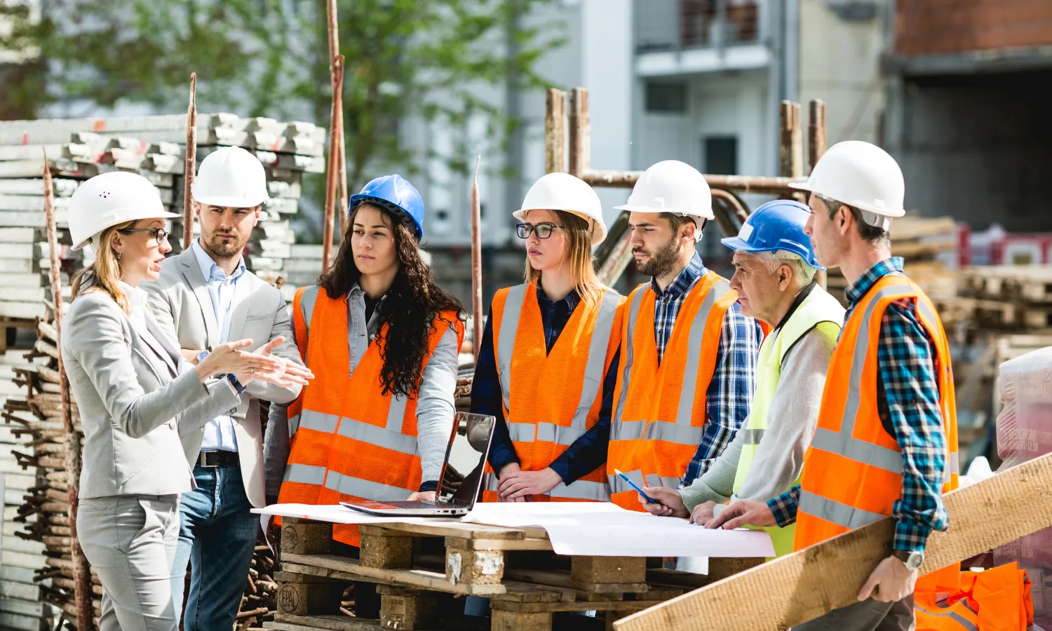İzmir iş hukuku süreçleri görseli — kıdem tazminatı, işe iade, fazla mesai